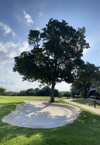Ba-Phalaborwa-Bunker-Barrier-Faces-being-painted