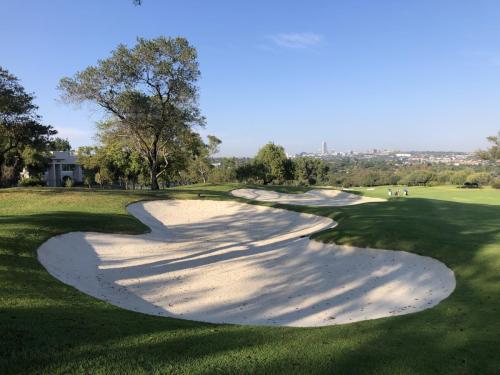 Country-Club-Johannesburg-Fairway-bunkers-in-the-City