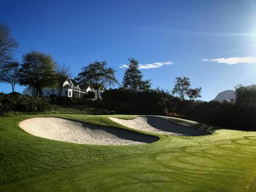 Fancourt-17th-Hole-Outeniqua-Course-No-bunker-face-too-steep