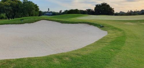 Parys-Golf-Country-Estate-3rd-Hole-Greenside-Bunker